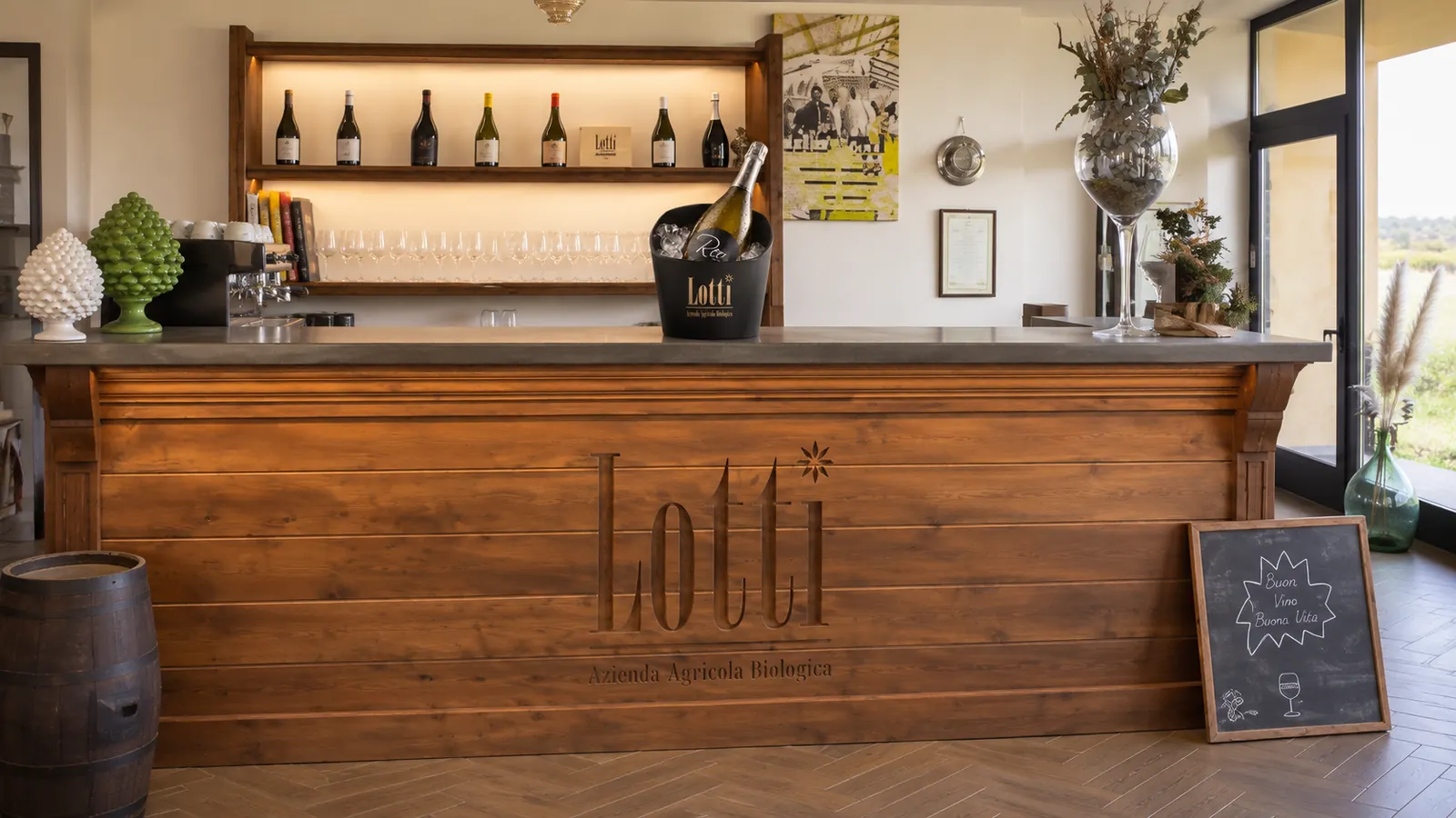Il bancone della cantina Lotti